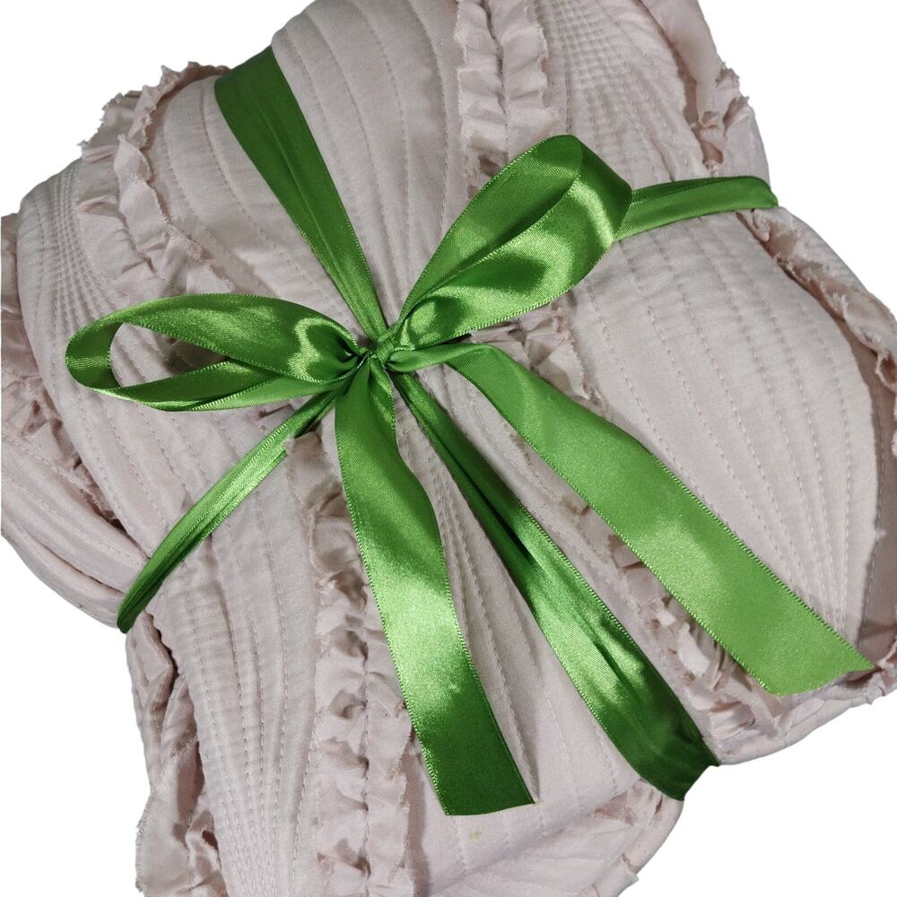 NWOT! DAISY FUENTES! SHABBY CHIC PINK W/EMBROIDERED FABRIC WAVES COMFORTER!SZ KG